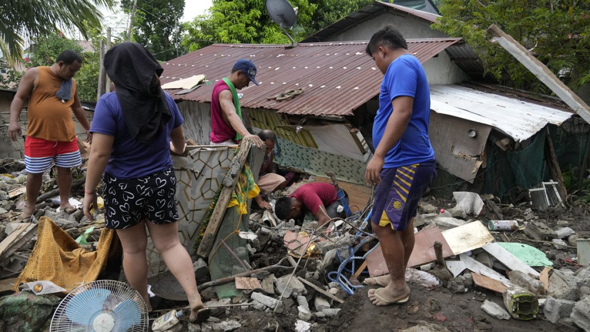 Filipinler'de yaşanan sel ve toprak kaymalarında en az 126 kişi hayatını kaybetti