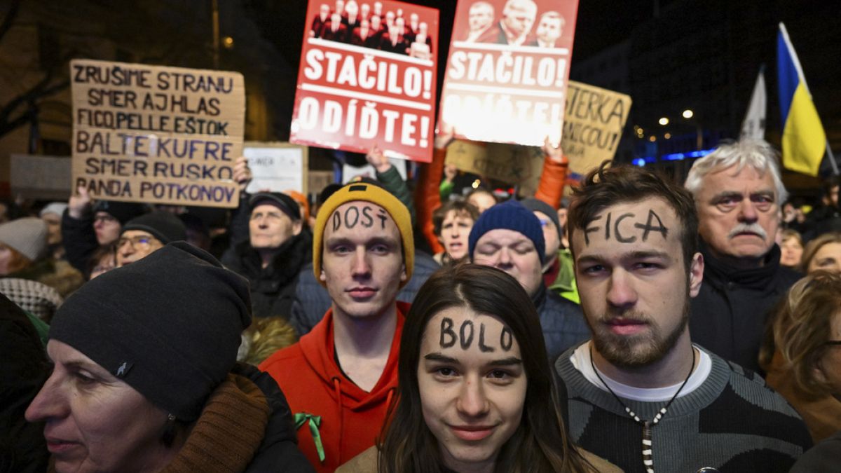 Hükümetin Rusya yanlısı politikası Slovakya'da protestolara konu oldu