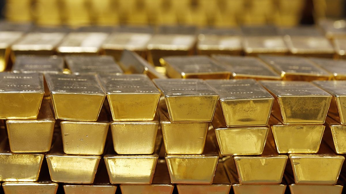 Dolar euro ve sterlin karşısında değer kaybederken altın yükselişini sürdürüyor