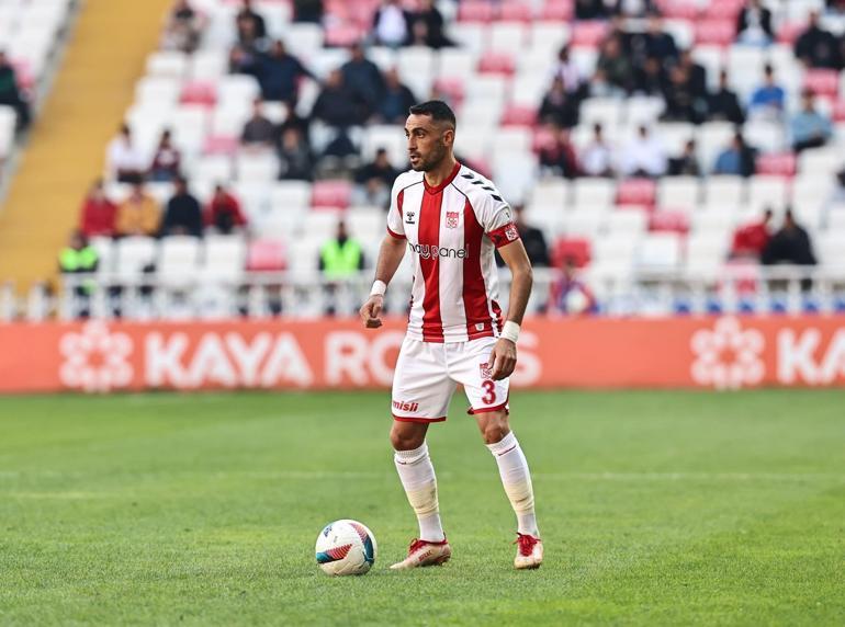 Süper Lig'de beşinci galibiyetini alan Sivasspora, F.Bahçe maçı öncesi şok yaşadı.