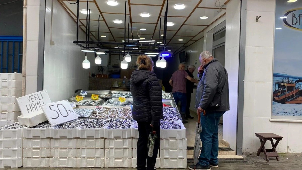 Kilosu 50 liraya kadar düştü: Tezgah önünde kuyruk oluyor - görsel 3