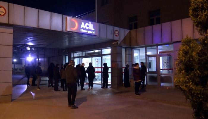 Avcılar Devlet Hastanesi'nde "izole hasta" alarmı!  Zehirlenmenin meydana gelmesi üzerine acil servis boşaltıldı ve personele özel kıyafetler giydirildi.