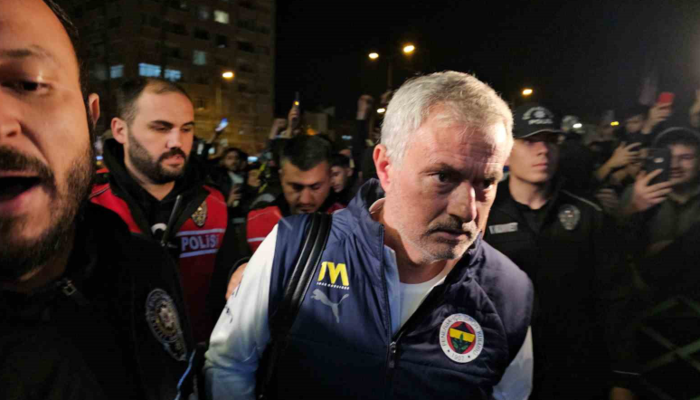 Galatasaray'ın ardından Fenerbahçe, Kayseri'de taraftar gösterisiyle karşılandı! José Mourinho...