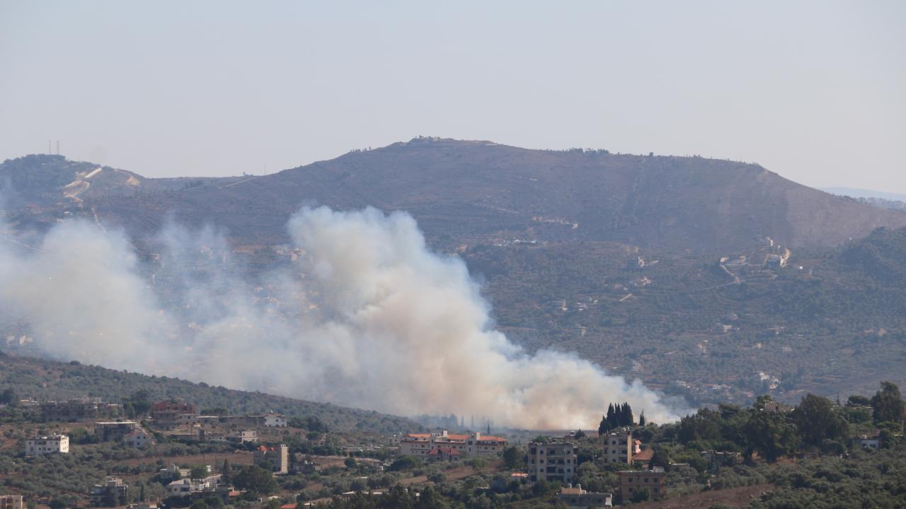 İşgalci İsrail ile Hizbullah, Lübnan'ın güneyinde 15 noktada karşı karşıya geldi.