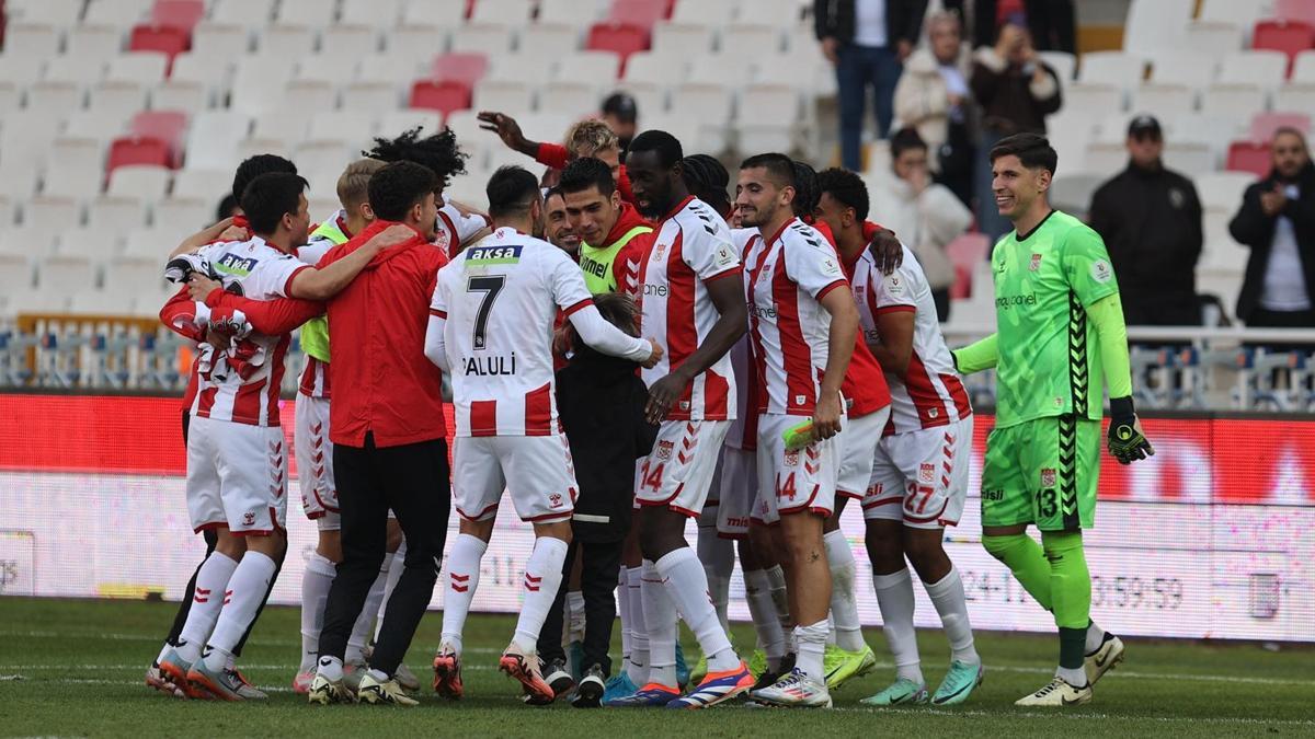 Süper Lig'de beşinci galibiyetini alan Sivasspor'da, F.Bahçe maçı öncesi şok!