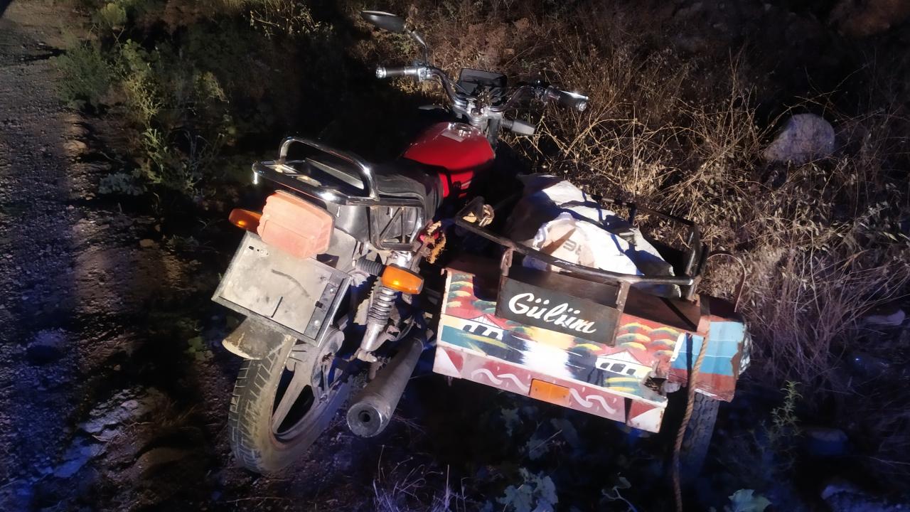 Adıyaman'da hafif ticari araçla çarpışan motosikletin sürücüsü hayatını kaybetti.