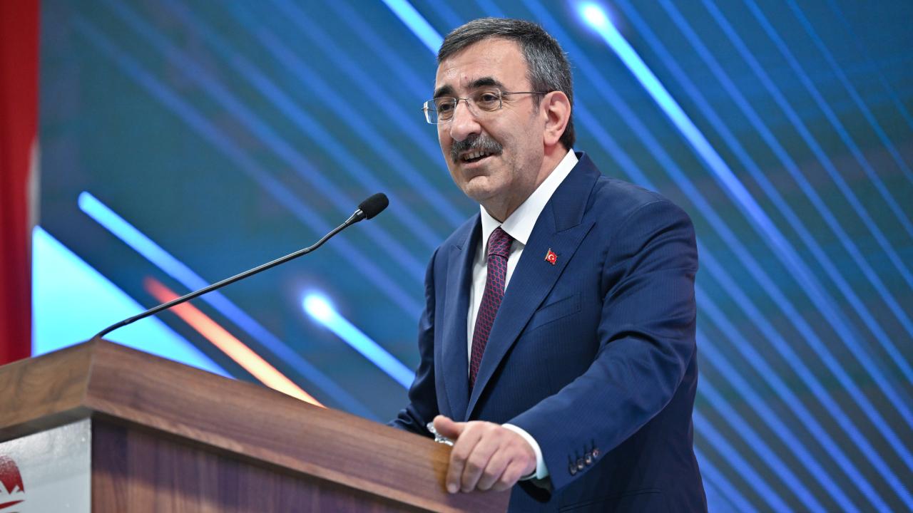 Cumhurbaşkanı Yardımcısı Yılmaz, Cezayir Başbakanı Arbavi ile görüştü
