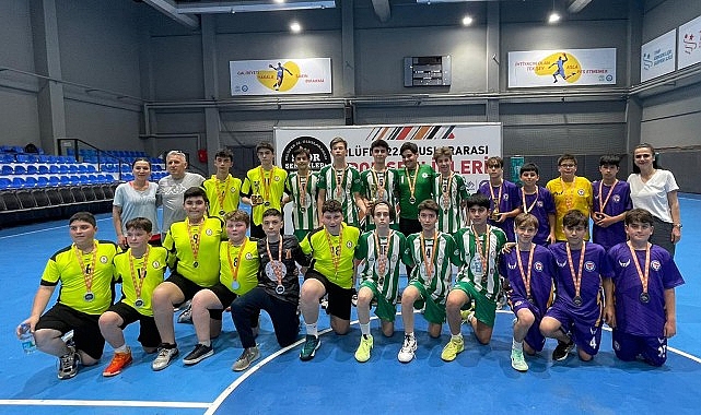 Hentbol ve masa tenisinde dereceye girenler kupa ve madalyalarını aldı - SPOR
