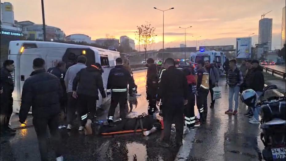 Maltepe'de servis aracı devrildi, yaralılar hastaneye kaldırıldı