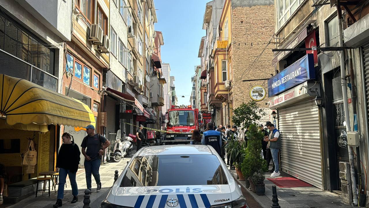 Kadıköy'de 5'inci kattaki apartmanda patlama: 1 kişi yaralandı