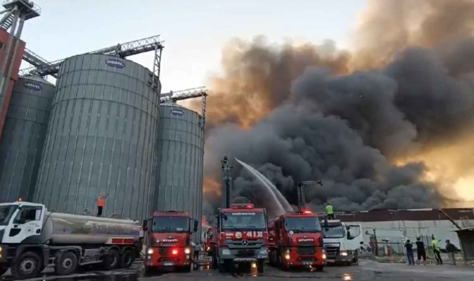 Gaziantep halı fabrikasında korkutan yangın! - Türkiye'den son dakika haberleri