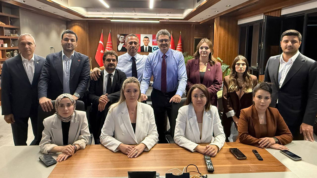 Polis ablukası devam ediyor: Özgür Özel'in çalışma ofisinde son durum - Son Dakika Türkiye Haberleri