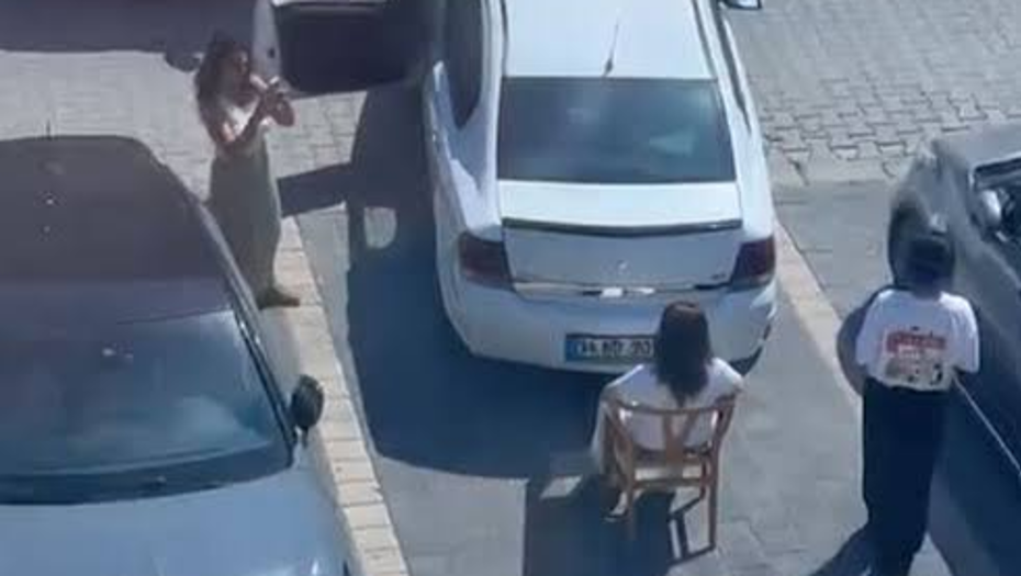 Yalova'da İlginç Olay: Kafe Önünde Sandalye ile Park Engeli
