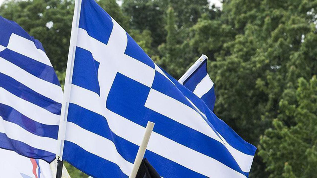 Yunanistan kadınların gönüllü olarak işe alınmasını değerlendiriyor