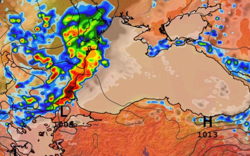 Kırmızı kütle yaklaşıyor! AKOM'dan İstanbul için saatli uyarı. Bu akşam kente ulaşacak