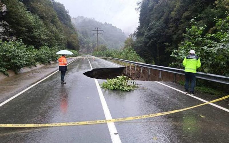 Meteoroloji Uyarısı: Kuvvetli Yağışlar ve Rüzgarlar Türkiye'de Etkili Olabilir