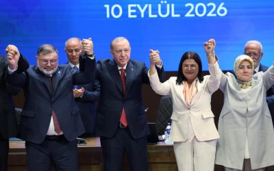 Foça Belediye Başkanı Saniye Bora Fıçı AK Parti'ye Katıldı